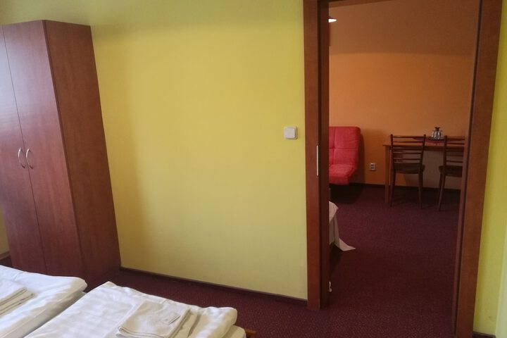Room 33 of 52