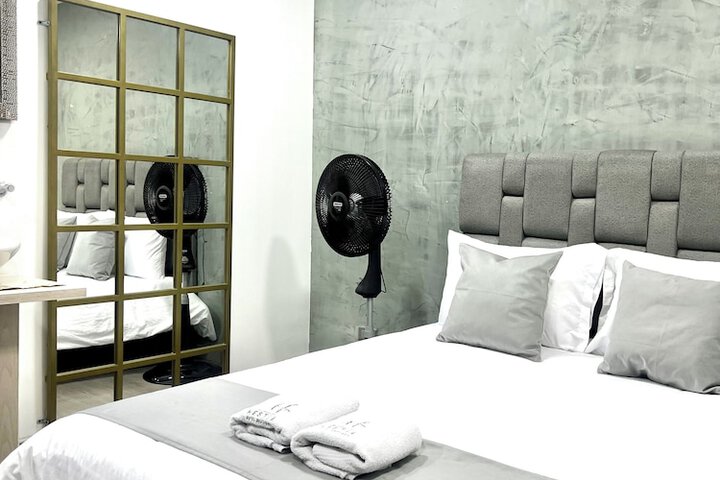 Room 32 of 87