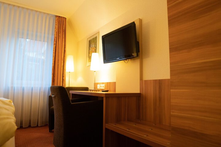 Room 16 of 27