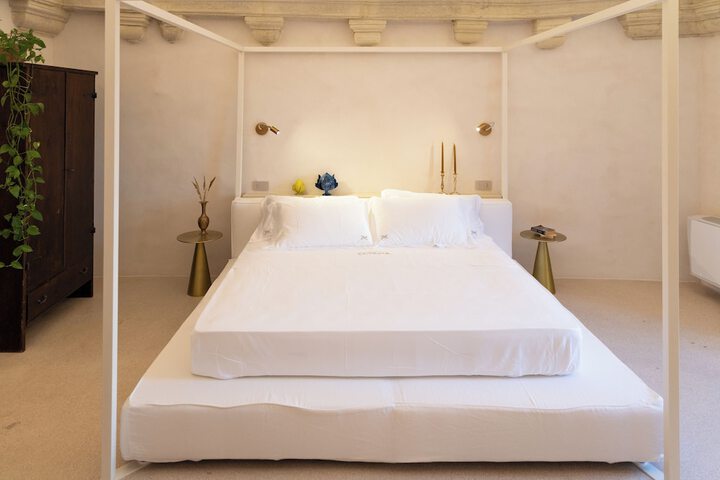 Room 43 of 144