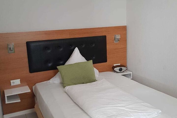 Room 9 of 36