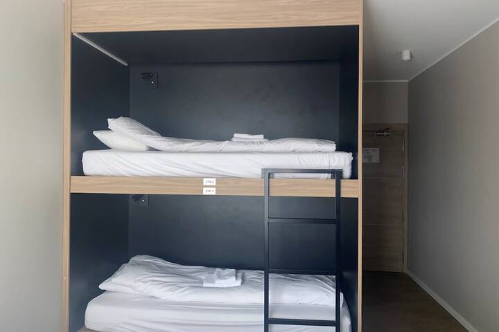 Room 12 of 89
