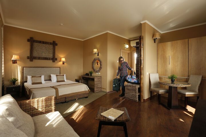 Room 3 of 82
