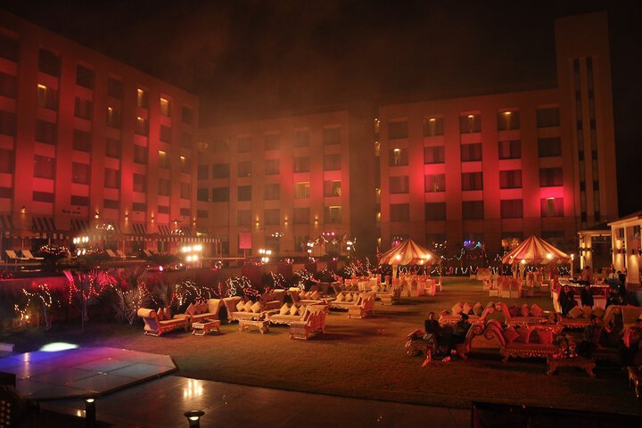 Hotel Exterior 100 of 112