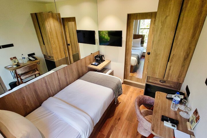 Room 3 of 41
