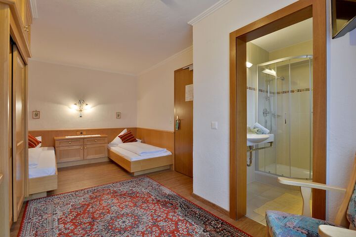 Room 3 of 64