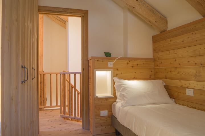 Room 4 of 47