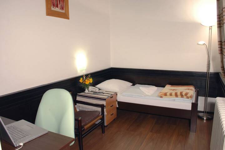 Room 7 of 68