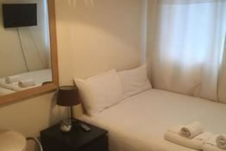 Room 18 of 82