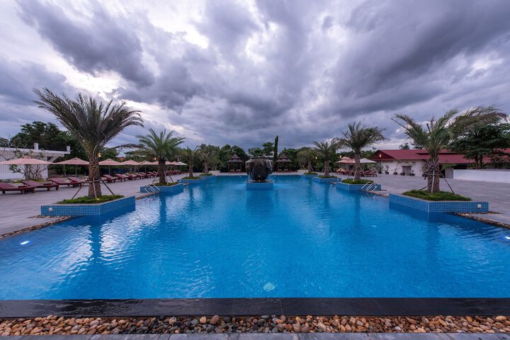 Pool 44 of 96