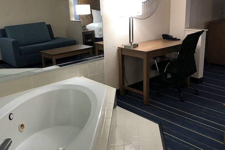 1 King Bed Mobility Accessible (18 of 20)
