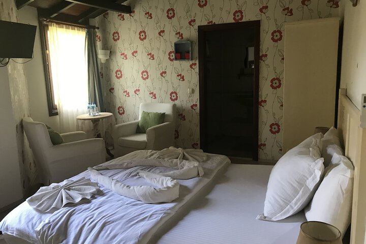 Room 4 of 35