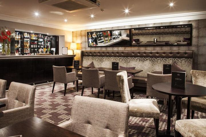 Lounge 67 of 88