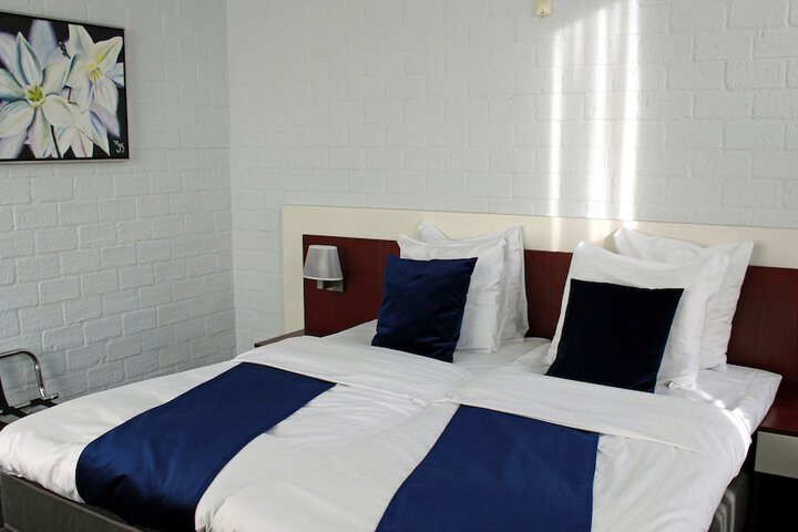 Room 4 of 72