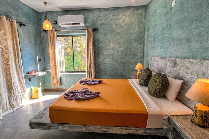 Room 4 of 49