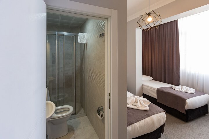 Room 9 of 28