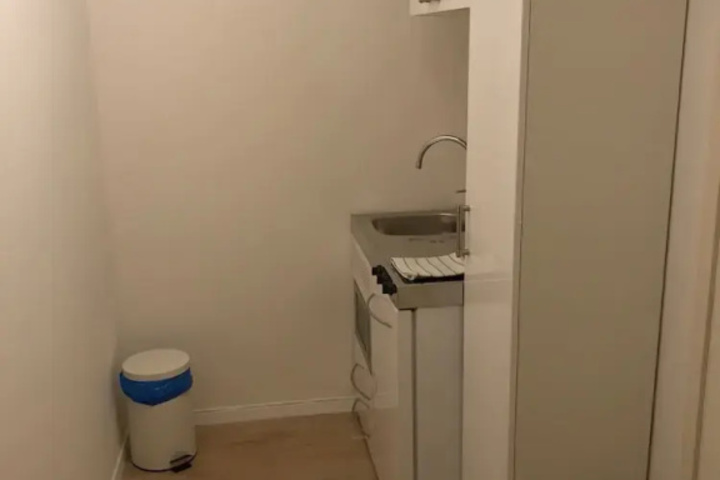 Room 9 of 11