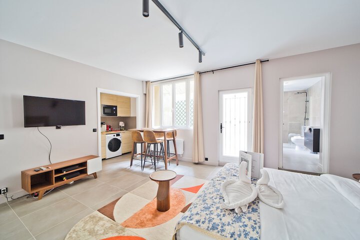 Room 8 of 19
