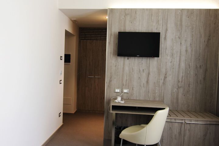 Room 14 of 34
