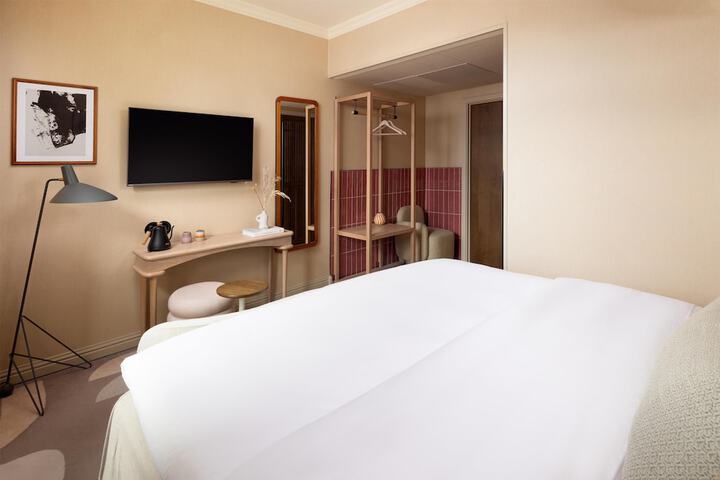 Room 43 of 66