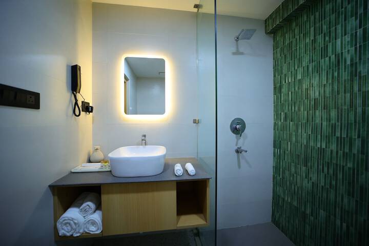 Room 10 of 16