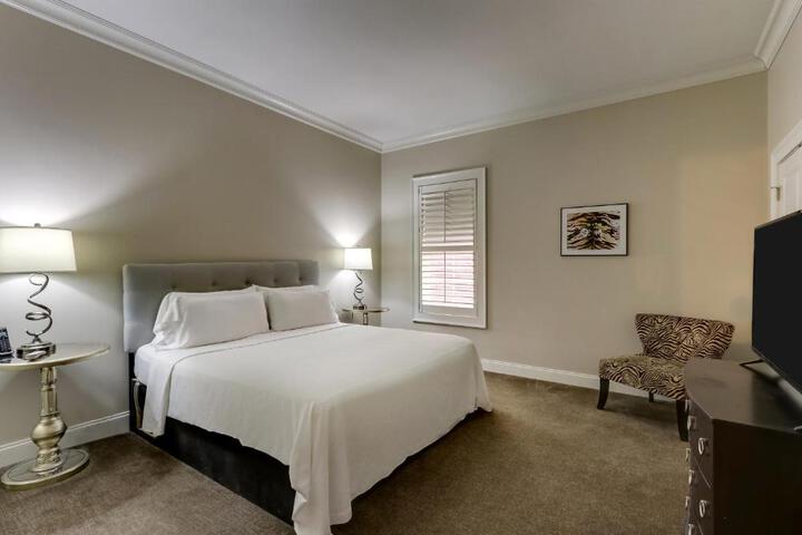 Classic Suite King Bed Sofa