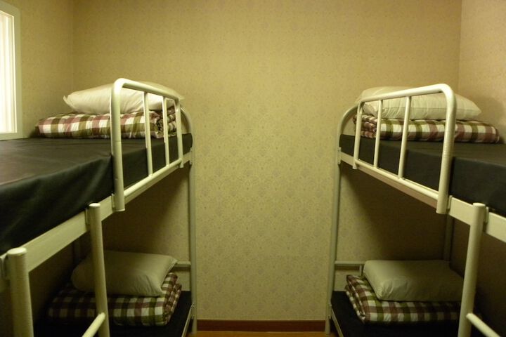 Room 6 of 16