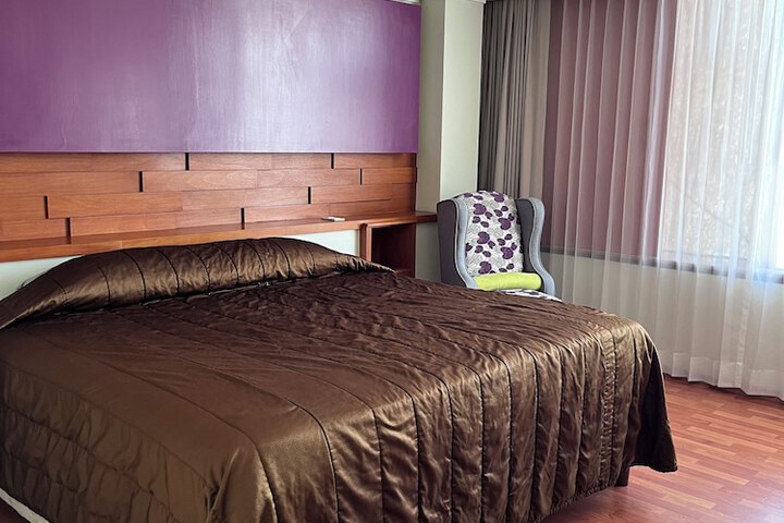 Room 28 of 266
