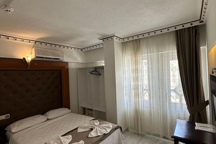 Room 35 of 46