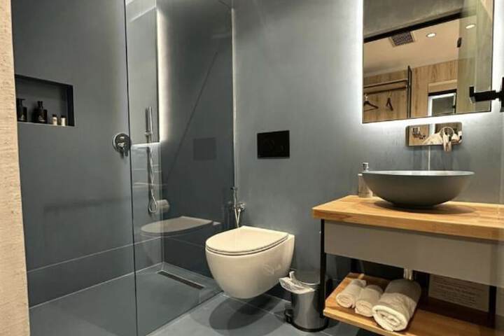 Room 9 of 17
