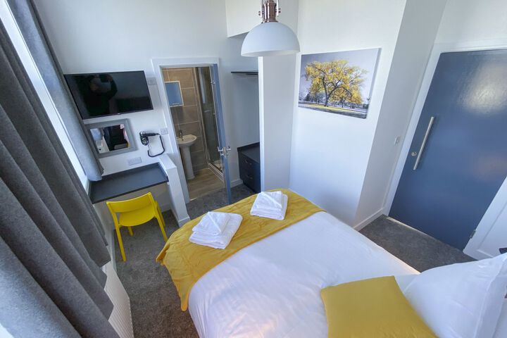 Room 5 of 8