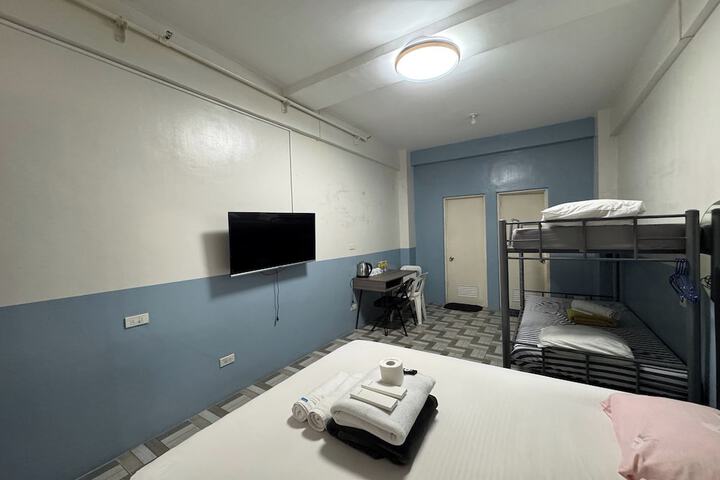 Room 9 of 32
