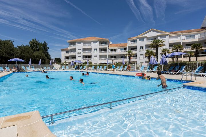 Hotel Pool