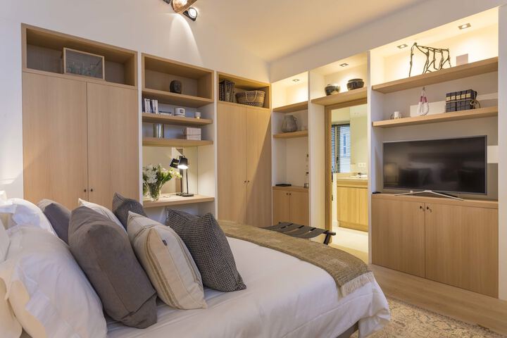 Room 5 of 62