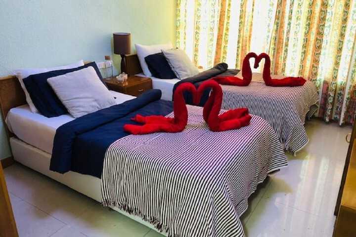 Room 13 of 36