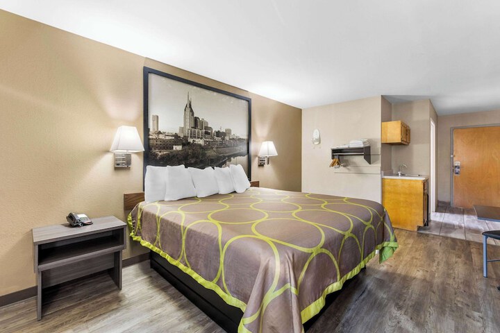 1 King Bed (3 of 17)