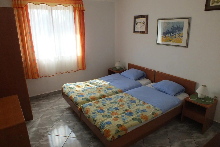 Room 2 of 9