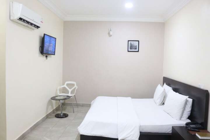 Room 9 of 21