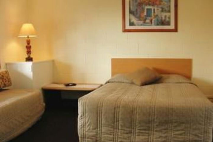 Room 11 of 25
