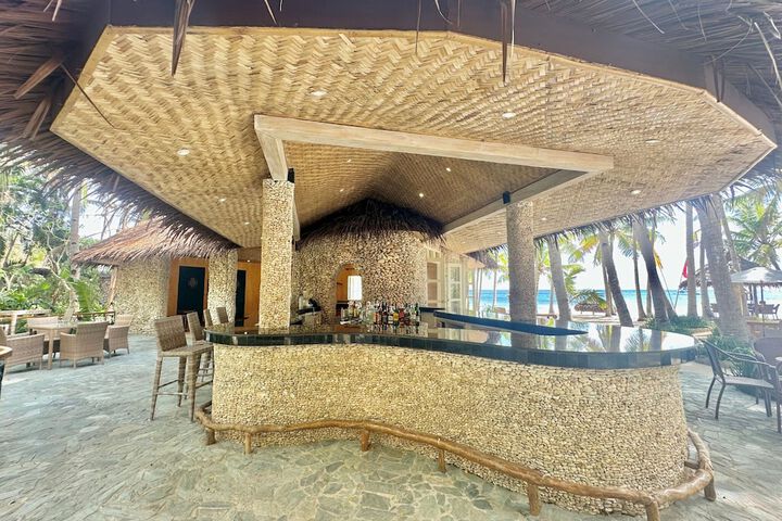 Lounge 156 of 162