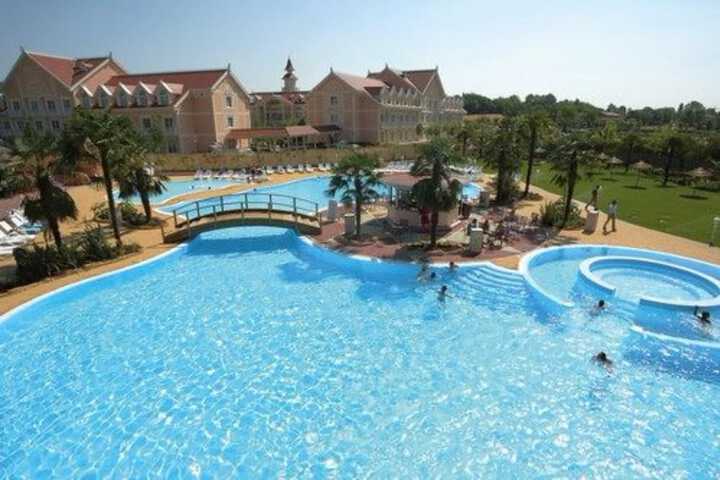 Pools & Facilities