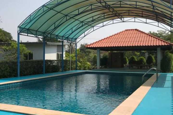 Pool 18 of 20