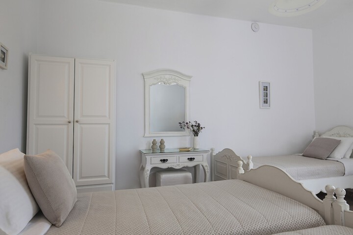Room 48 of 143