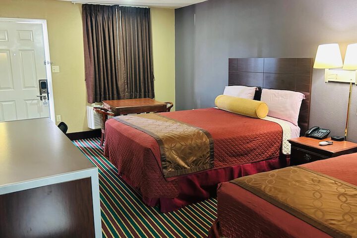 Room 6 of 25