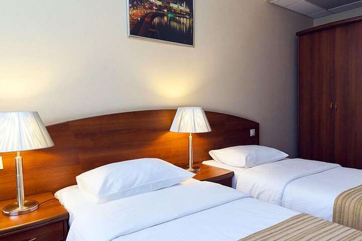 Room 15 of 115