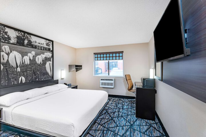 1 King Bed (7 of 12)