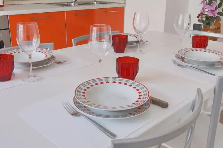 Dining 12 of 16
