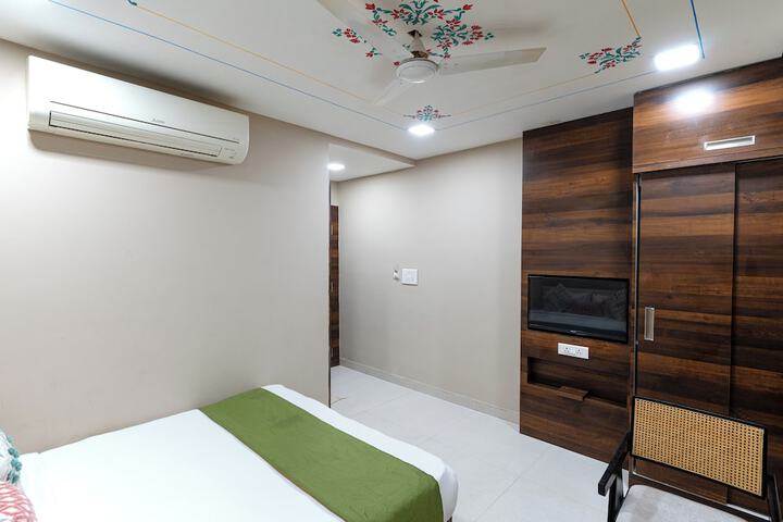 Room 6 of 34