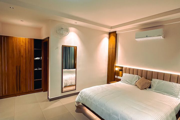 Room 3 of 18