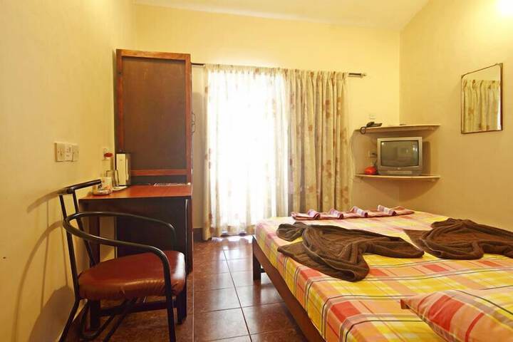 Room 10 of 32